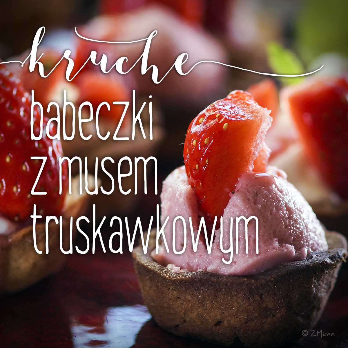 kruche babeczki z musem truskawkowym