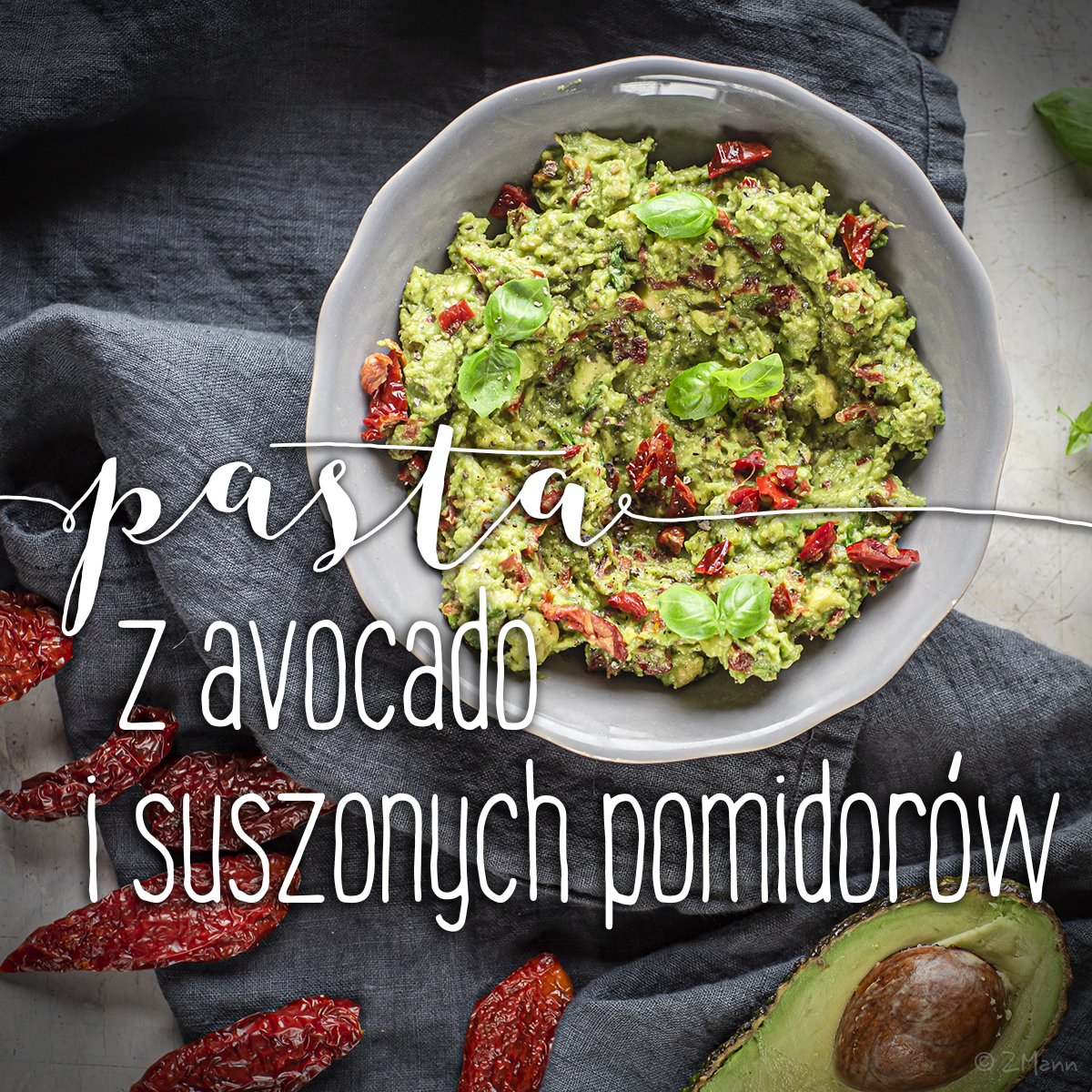 pasta z avocado i suszonych pomidorów