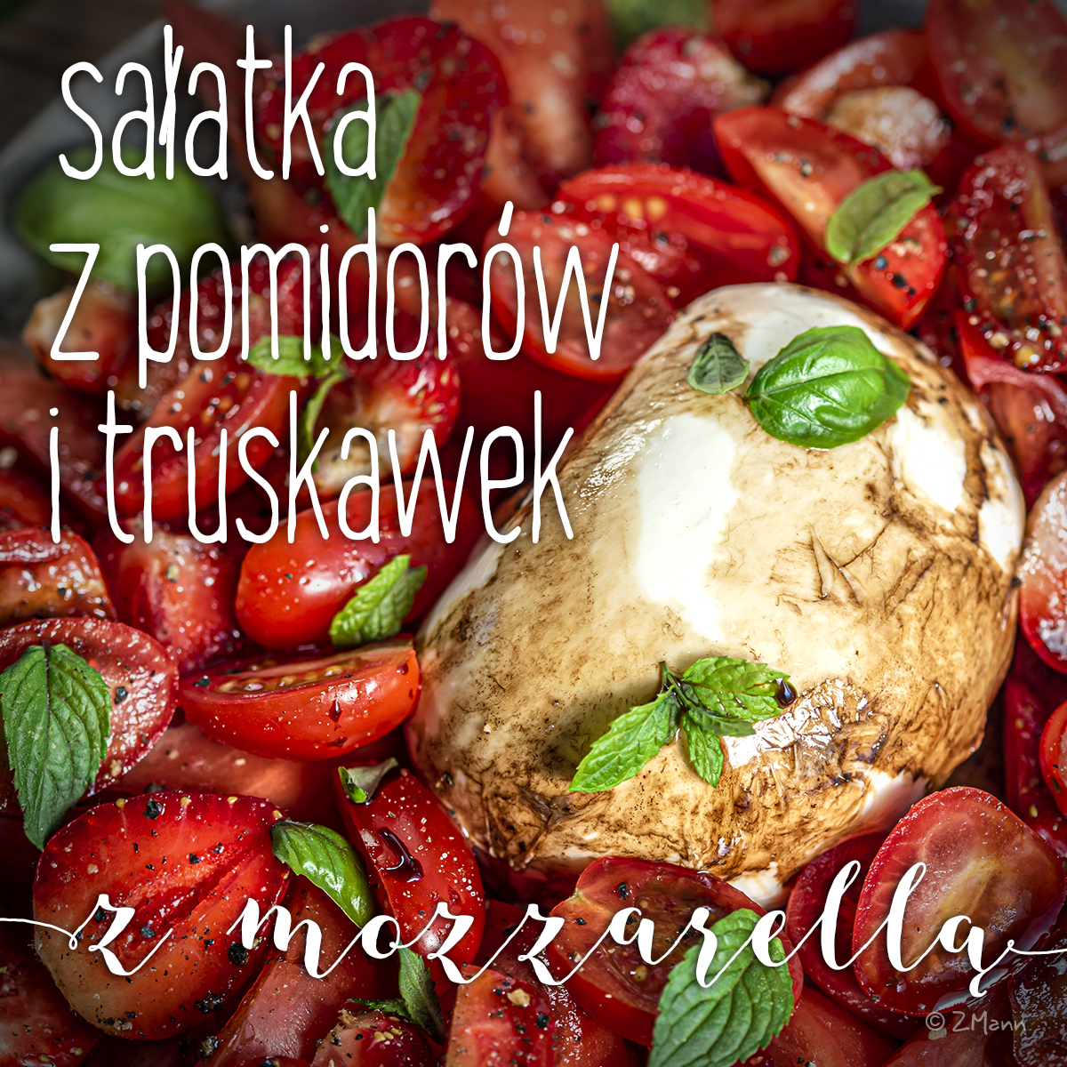 sałatka z pomidorów i truskawek z mozzarellą