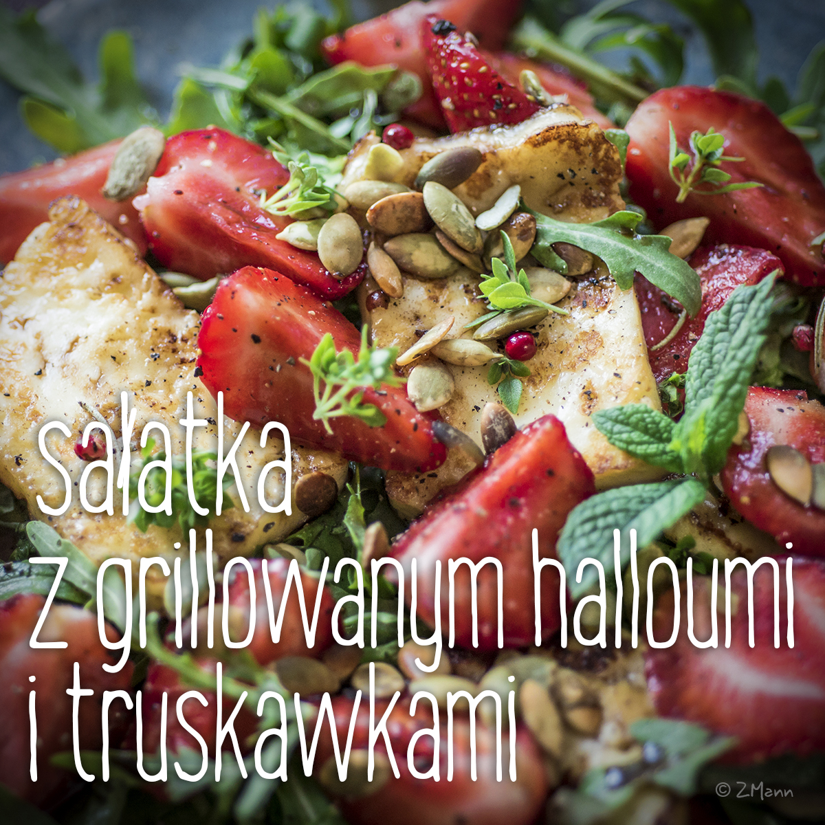 sałatka z grillowanym halloumi i truskawkami